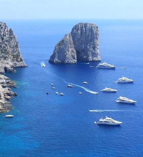 Capri, la perla nel mare delle sirene