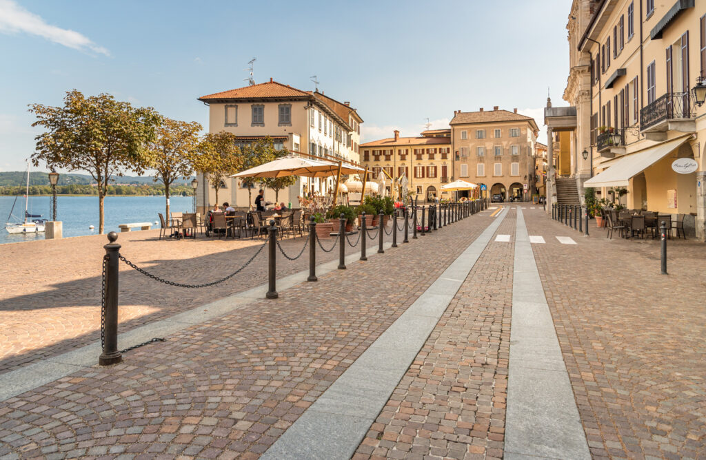 Cosa vedere Arona, Piazza del Popolo