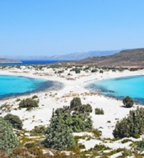 Sulla spiaggia di Elafonissos, mare cangiante e relax