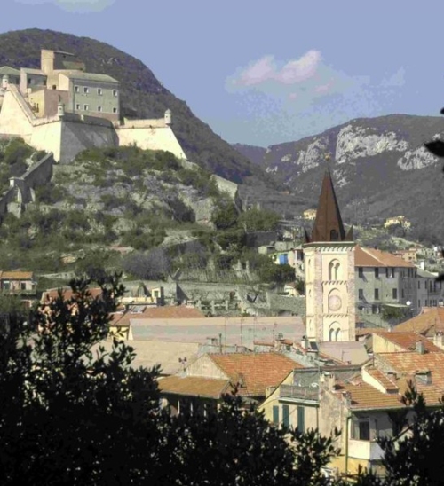 Finalborgo, un piccolo gioiello fra le mura