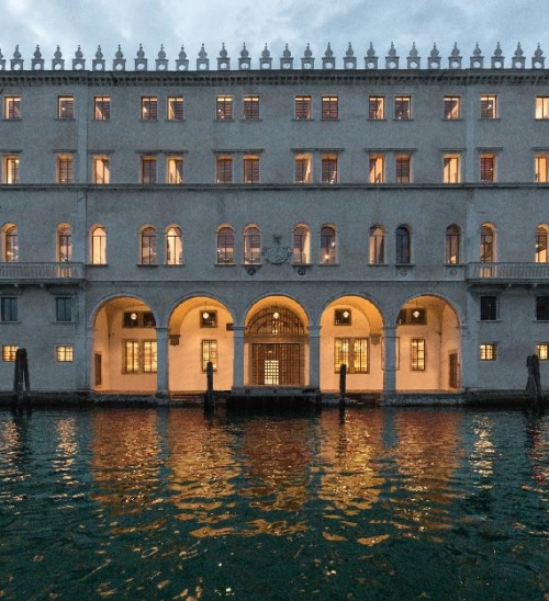 A Venezia, shopping griffato nel Fondaco dei Tedeschi