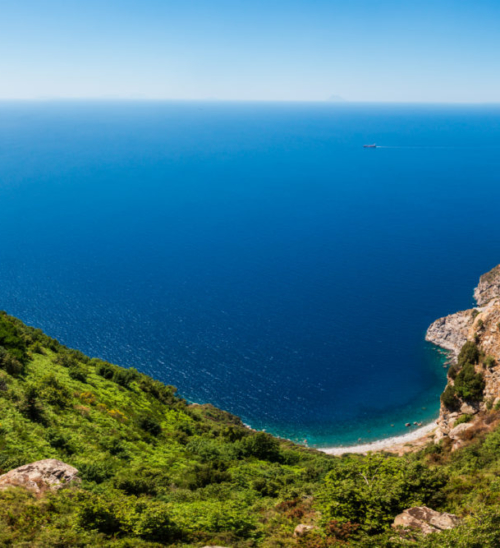 In Calabria sul Tracciolino, il sentiero a picco sul mare