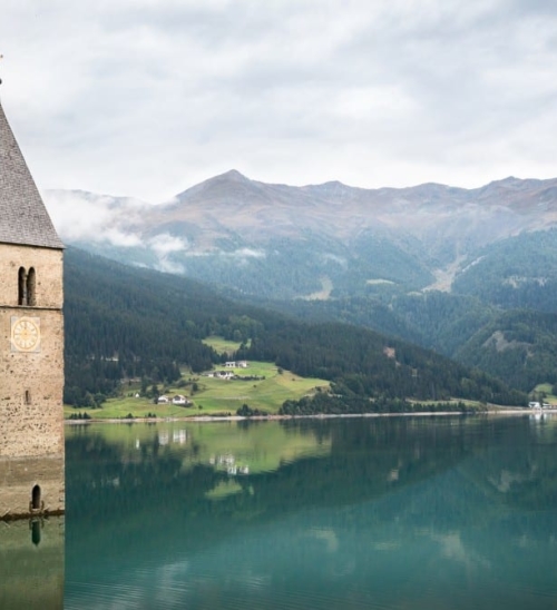 Il campanile nel Lago di Resia: la magia del paese sommerso