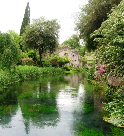 Dal Giardino di Ninfa al Castello Caetani, viaggio tra natura e storia